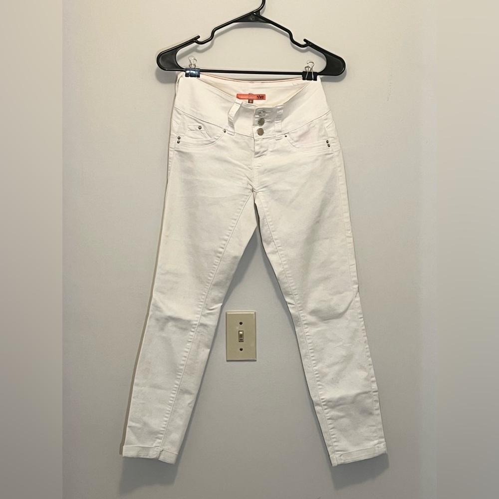 Women’s White Capri Jeans